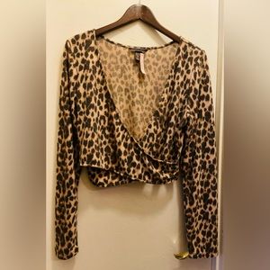 VICTORIA SECRET SHIRT CHEETAH PRINT CROSS CROP TOP SIZE XL NEW WITH TAG.
